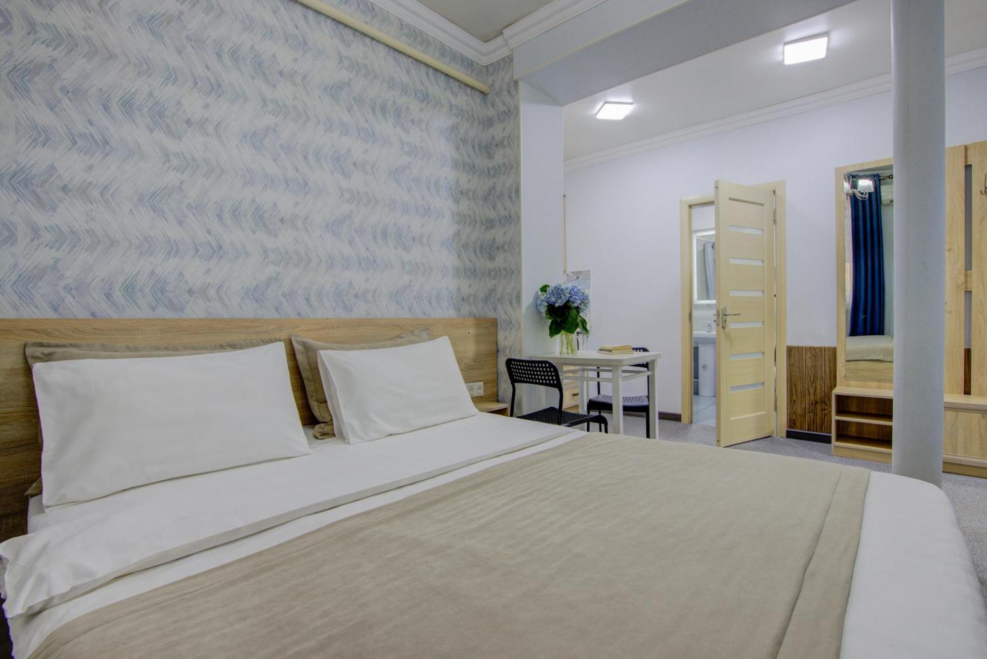 Viva Hotel Bisjkek Eksteriør bilde